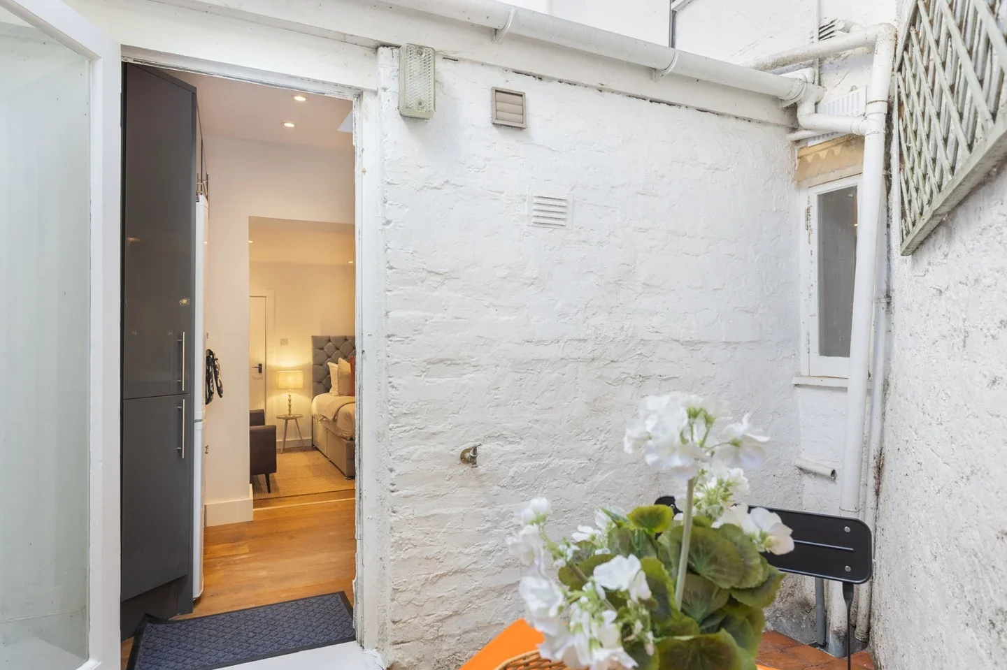 Flat Princess Road in Greater London