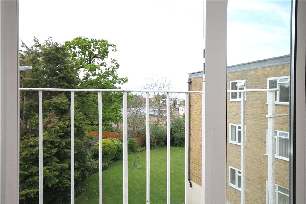 Flat Willowmead Close in Greater London