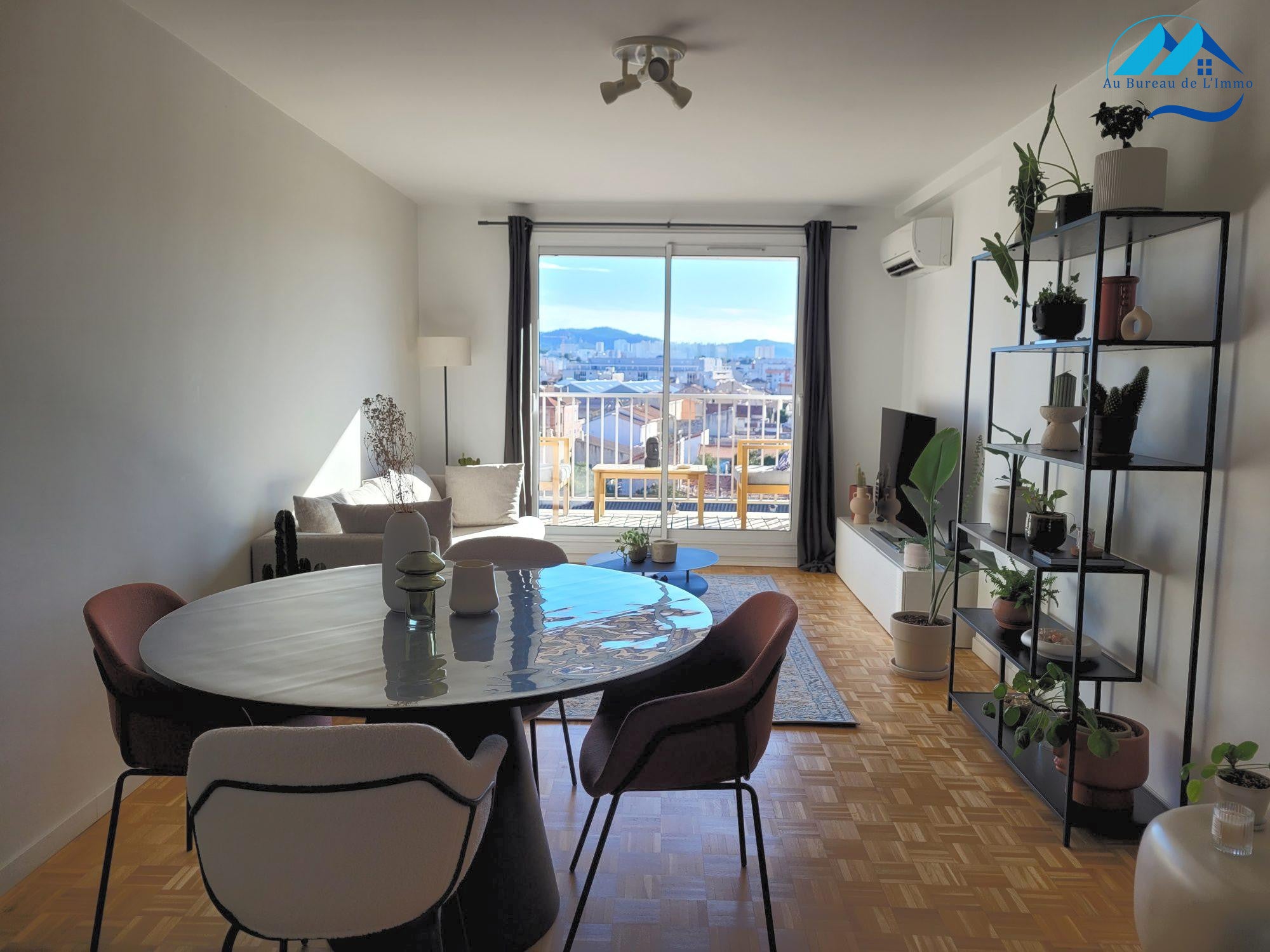 Flat Boulevard Mireille Lauze in Marseille