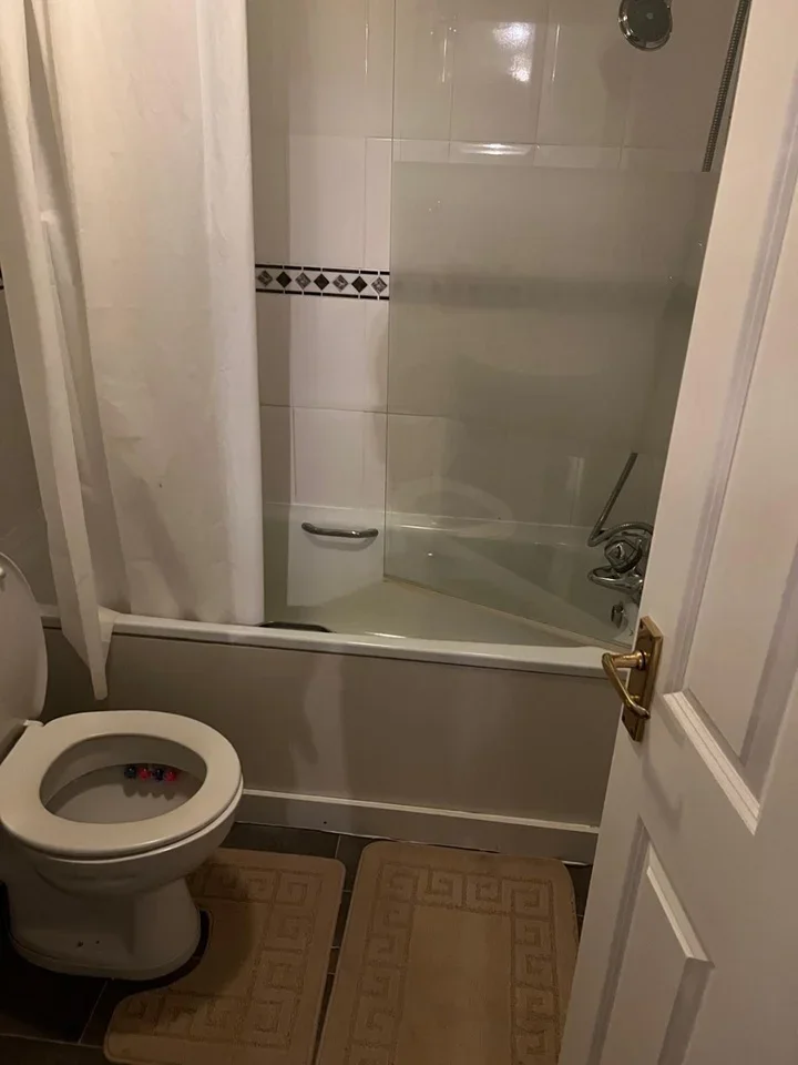 Room Commercial Place in Gravesham