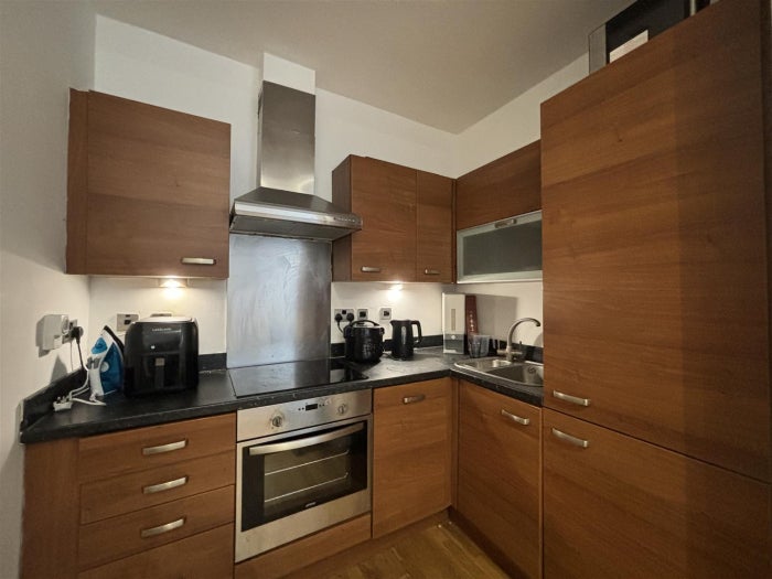 Flat Elmfield Road in Leeds