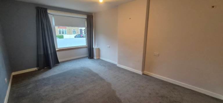 House Monifieth Avenue in Glasgow