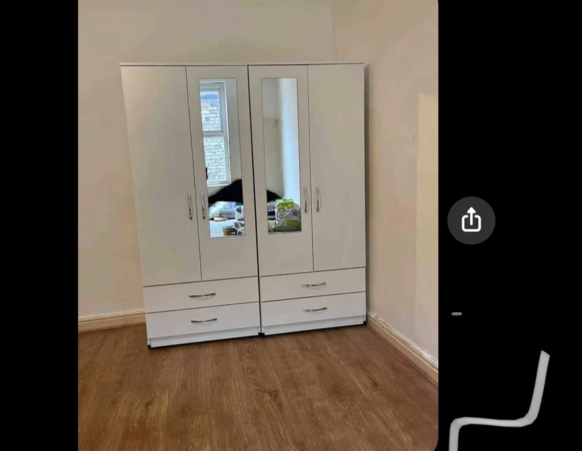 Flat Heathway in Greater London