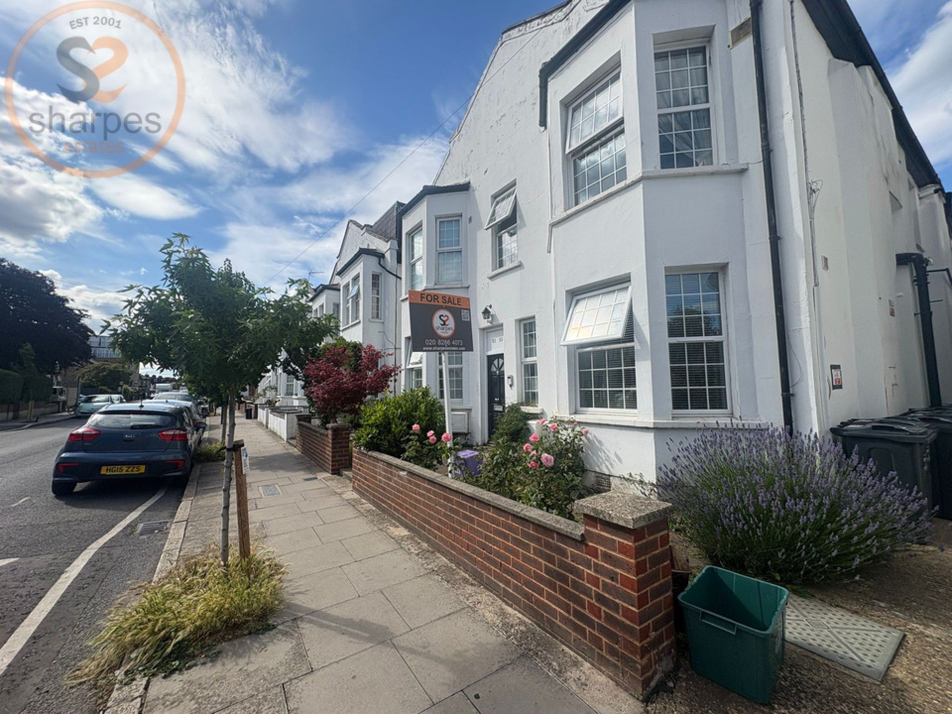 Flat Robinson Road in Greater London