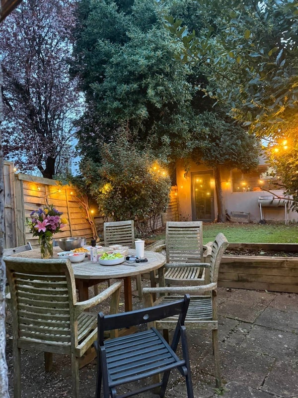 Room Haydons Road in Greater London