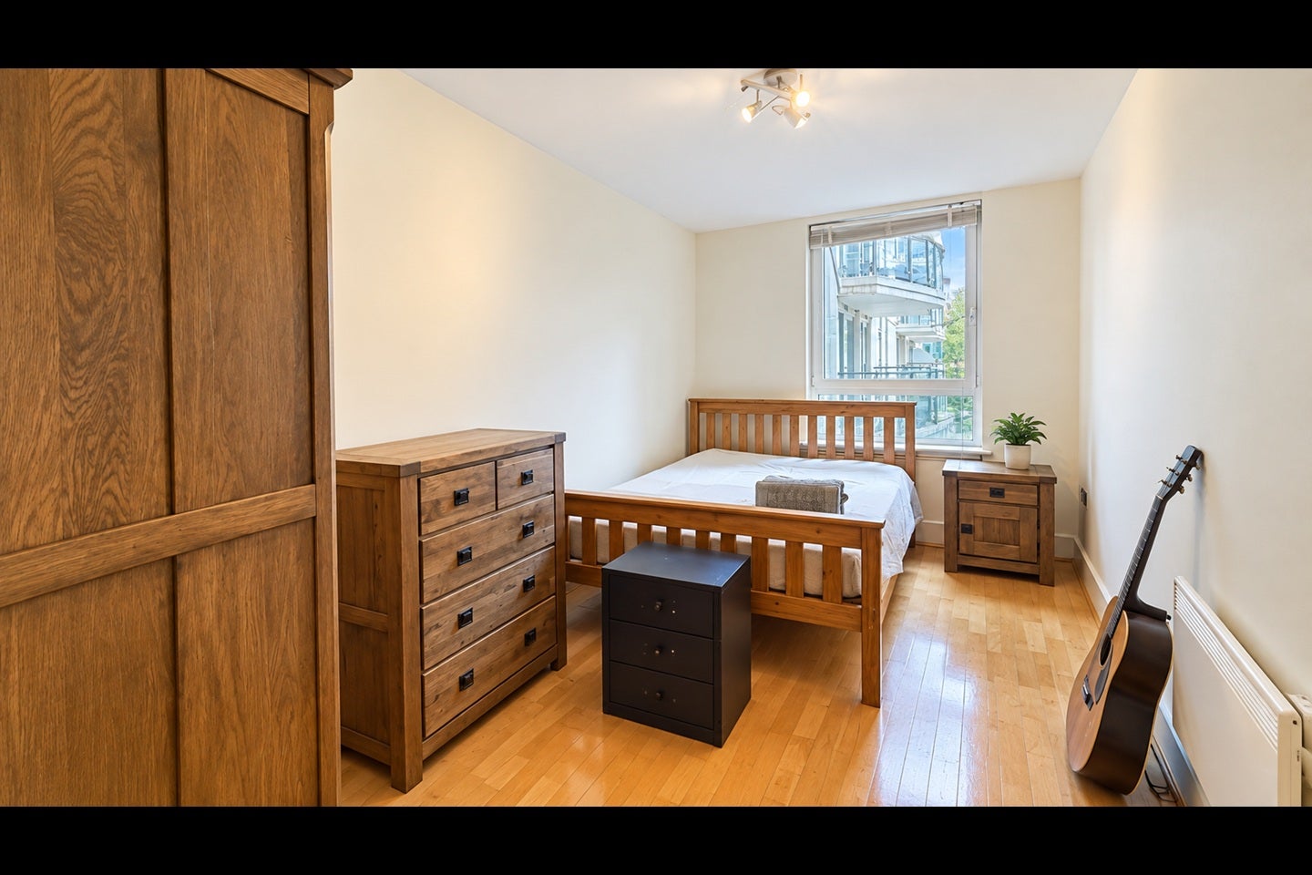 Flat Bridgefoot in Greater London