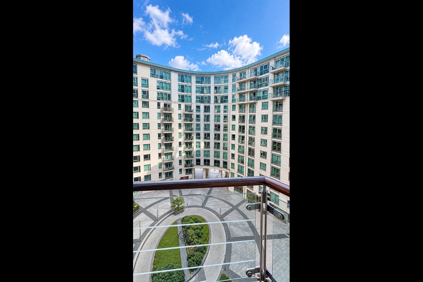 Flat Bridgefoot in Greater London