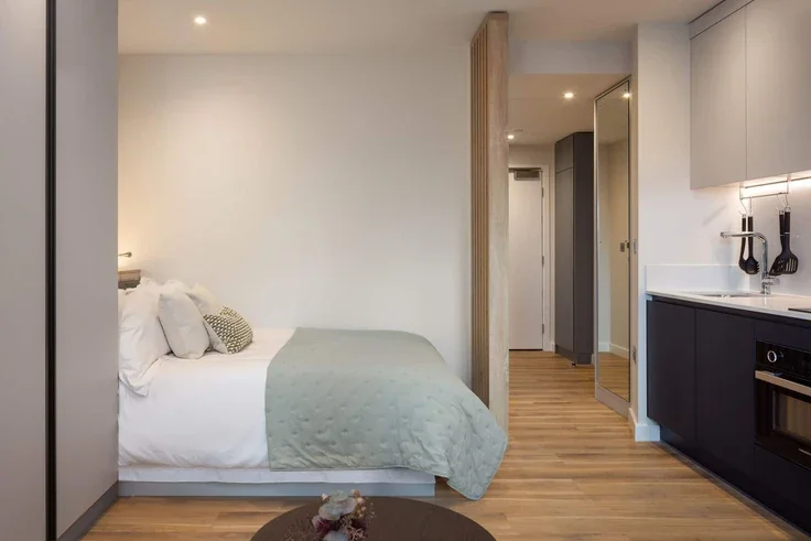 Flat Victoria Road in Greater London