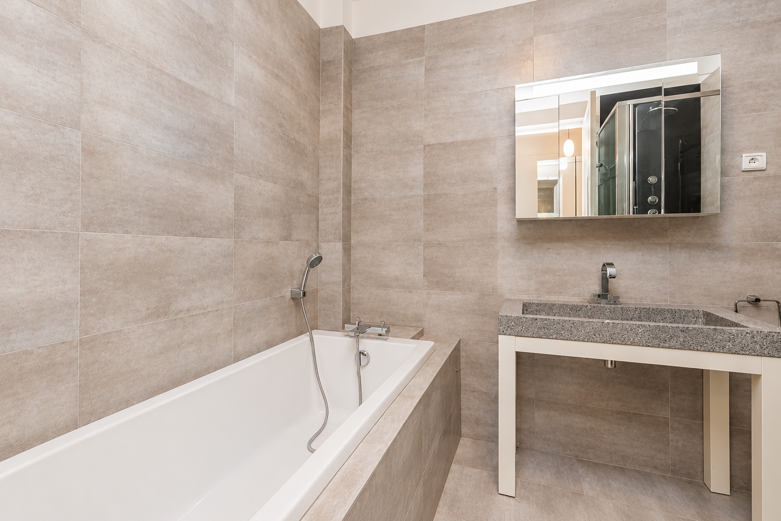 Flat Rue Brunel in Paris