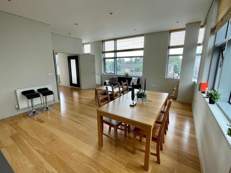 Flat Rochester Place in Greater London