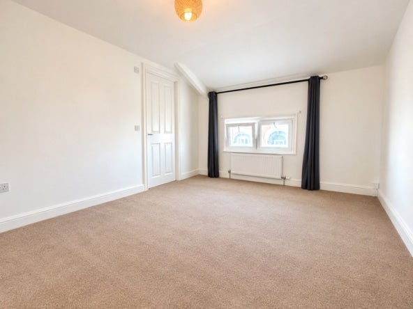 Flat Victoria Road in Swindon