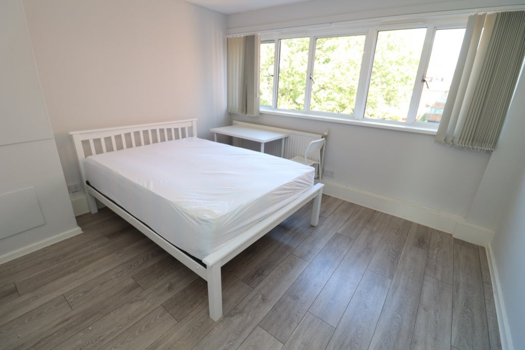 Room Globe Road in Greater London