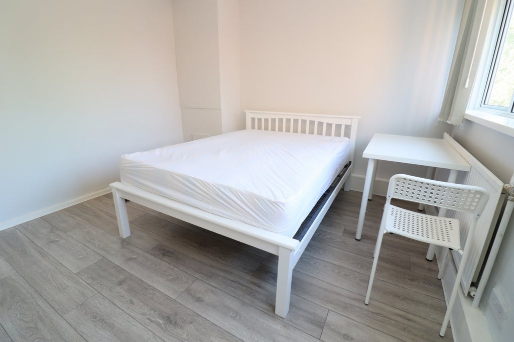 Room Globe Road in Greater London