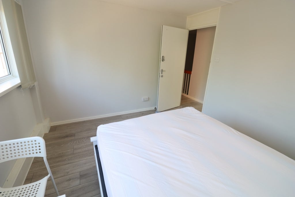 Room Globe Road in Greater London