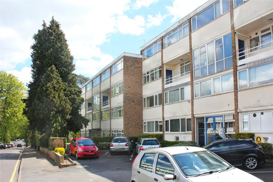 Flat Park Place in Woking