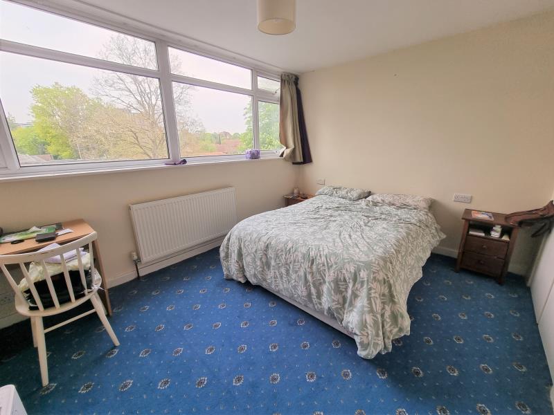Flat Park Place in Woking