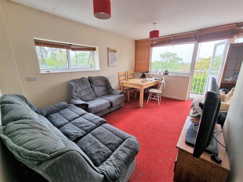 Flat Park Place in Woking