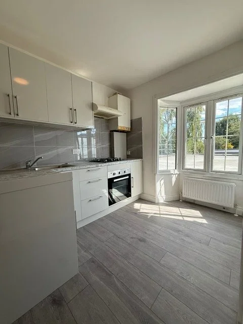 Flat Huguenot Place in Greater London