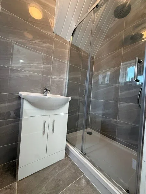 Flat Huguenot Place in Greater London