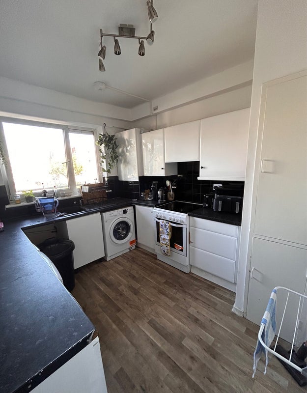 Room Gernon Road in Greater London