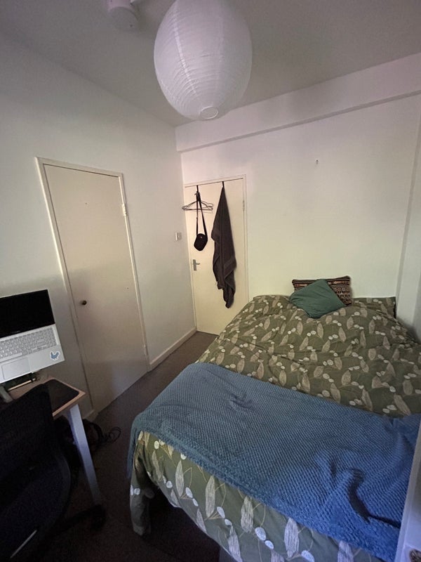 Room Gernon Road in Greater London