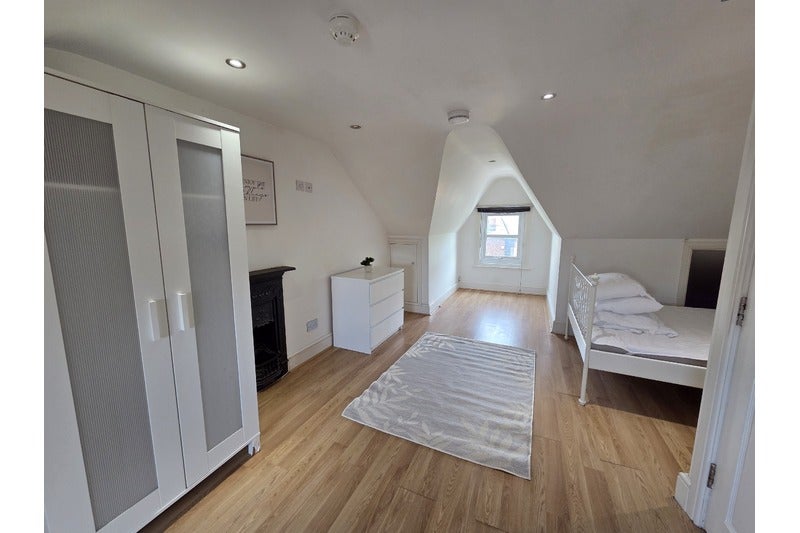 Room Coronation Road in Bridgwater