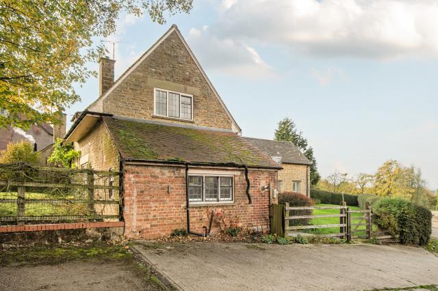 House Banbury Road in Thorpe Mandeville
