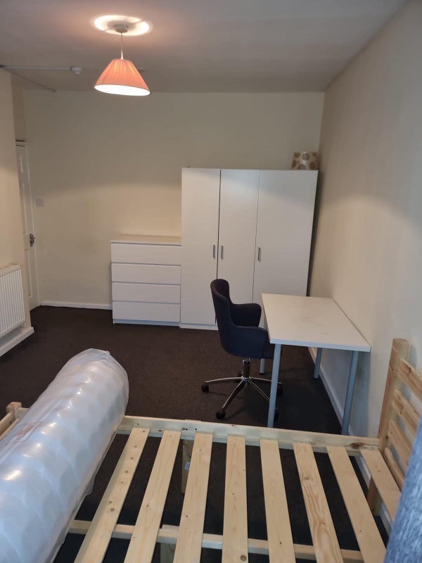 Room St Helen's Road in Royal Leamington Spa