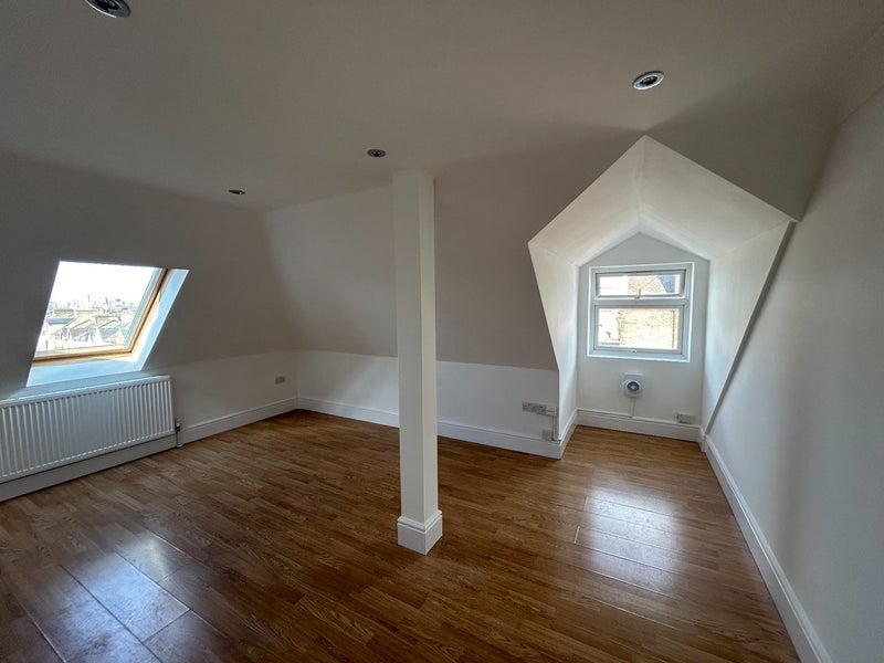 Room Hoe Street in Greater London
