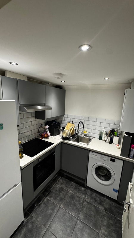 Room Hoe Street in Greater London