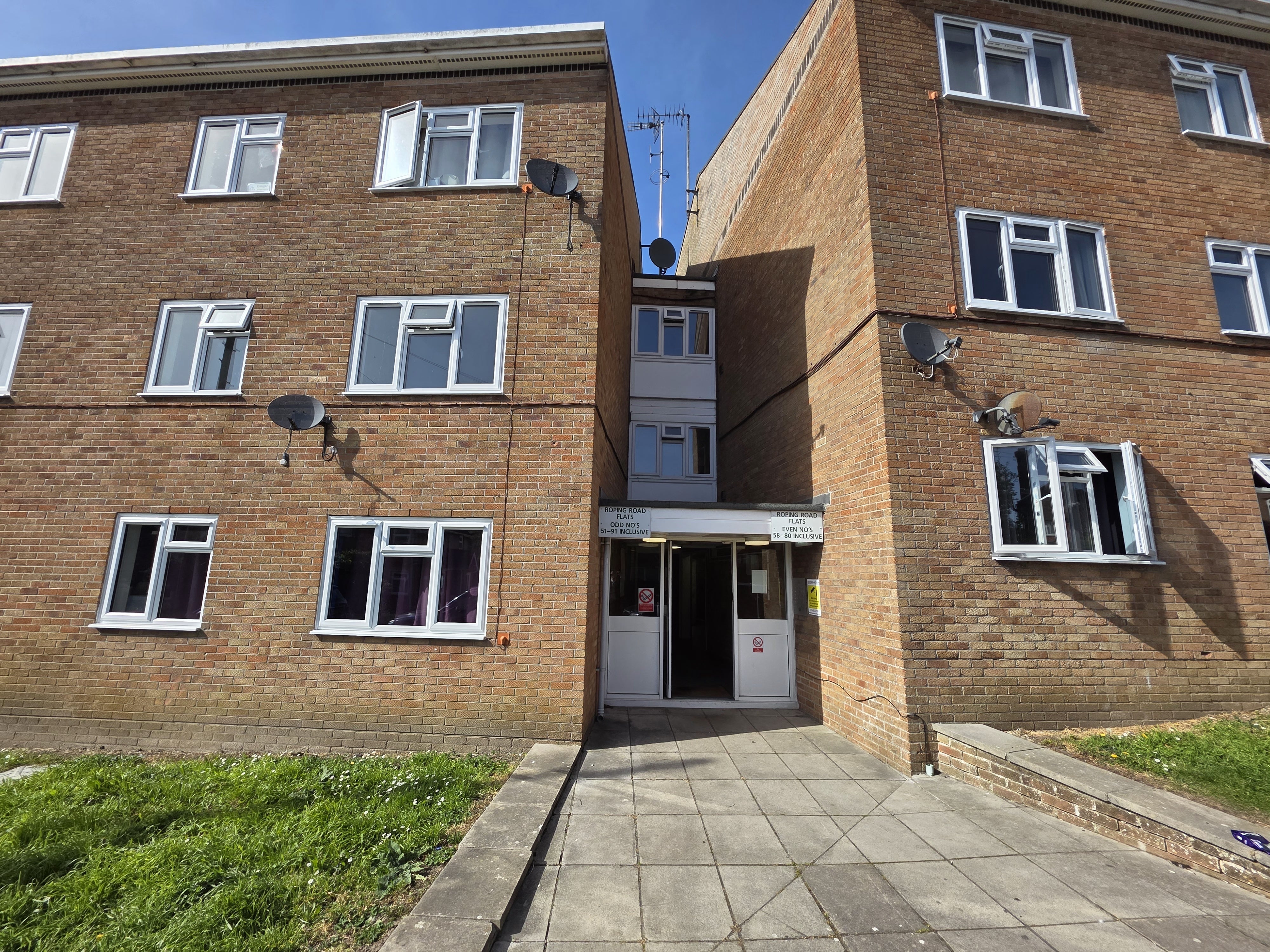 Flat Sparrow Road in Yeovil