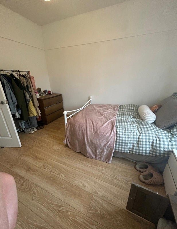 Room Carrick Knowe Loan in City of Edinburgh