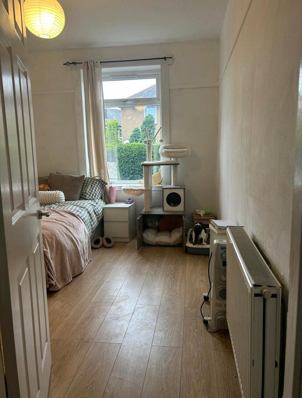 Room Carrick Knowe Loan in City of Edinburgh