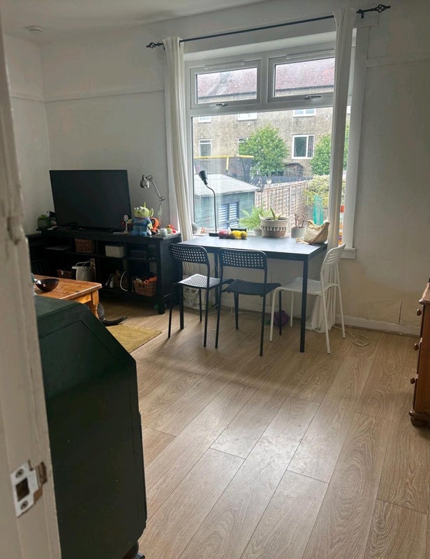Room Carrick Knowe Loan in City of Edinburgh