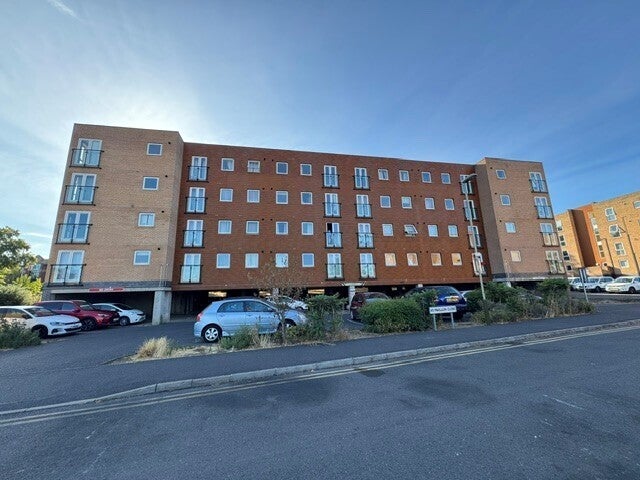 Flat Pavilion Close in Leicester