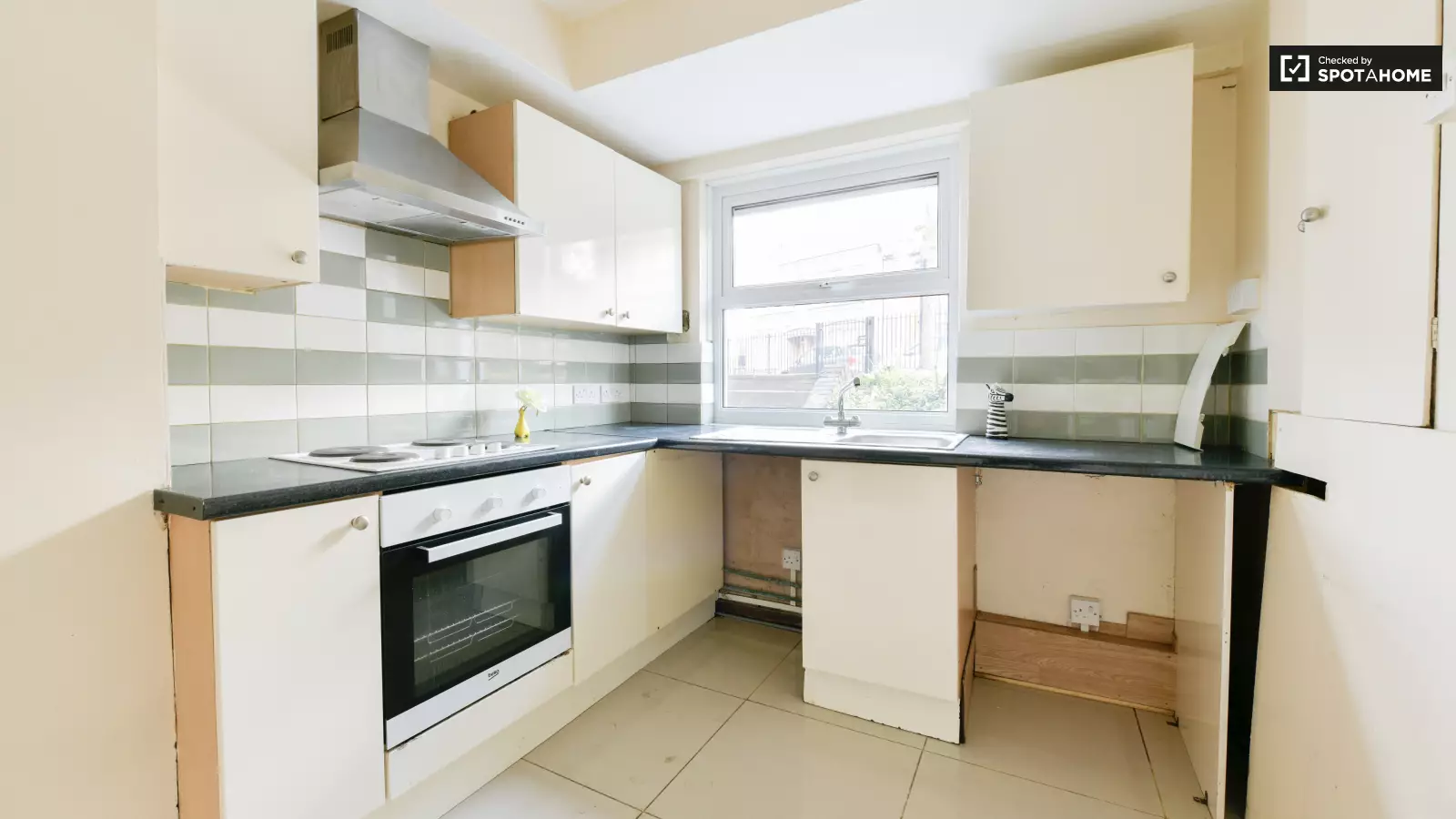 Flat Langton Road in Greater London