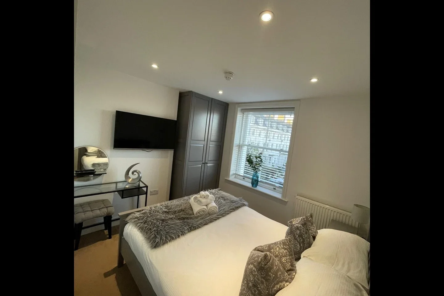 Flat Bouverie Road West in Folkestone and Hythe District