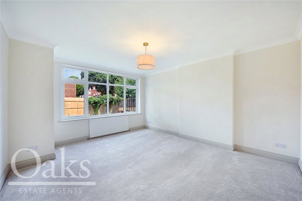 Flat Tavistock Road in London