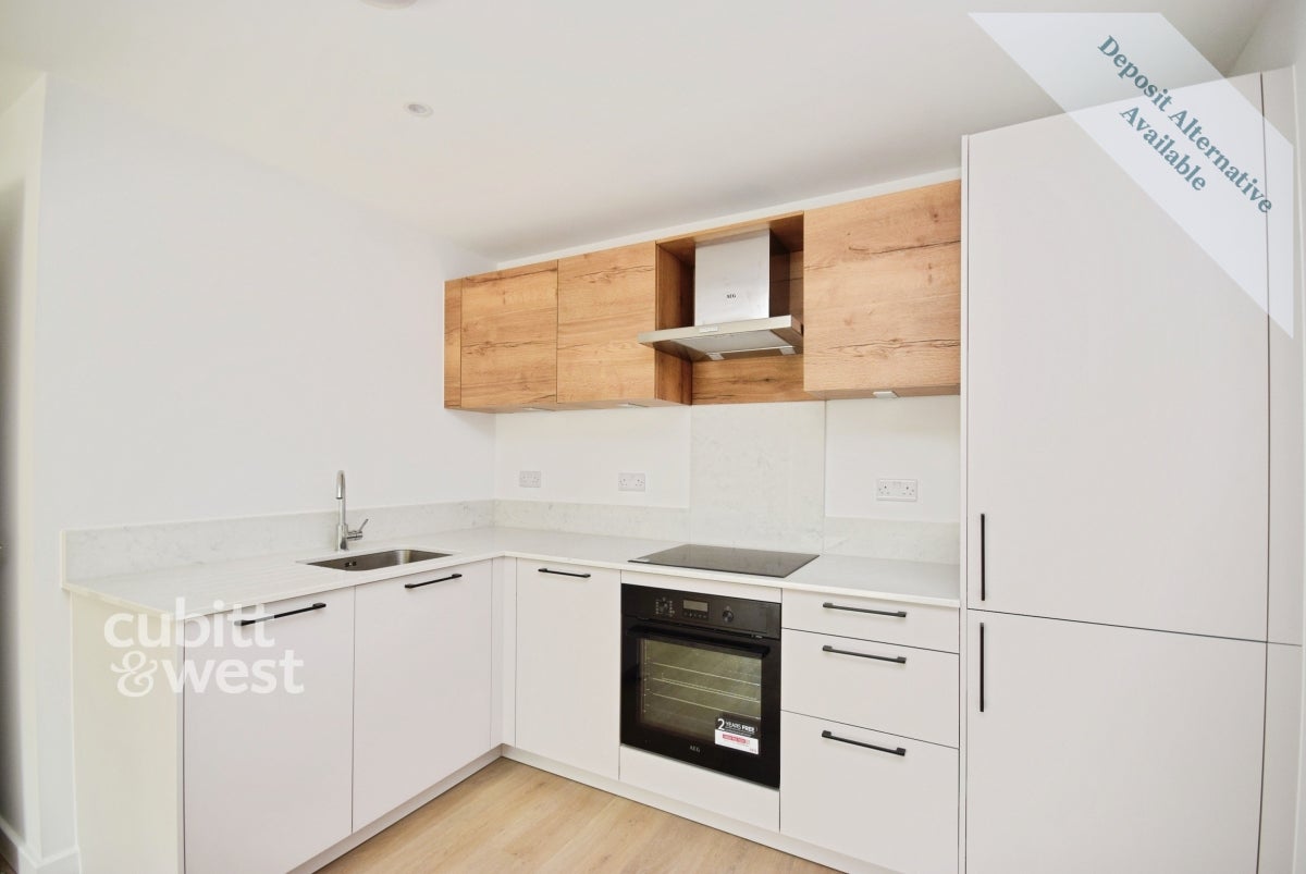 Flat Wheatcroft Court in Greater London