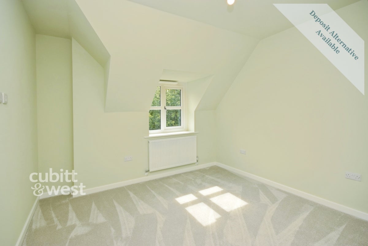 Flat Wheatcroft Court in Greater London