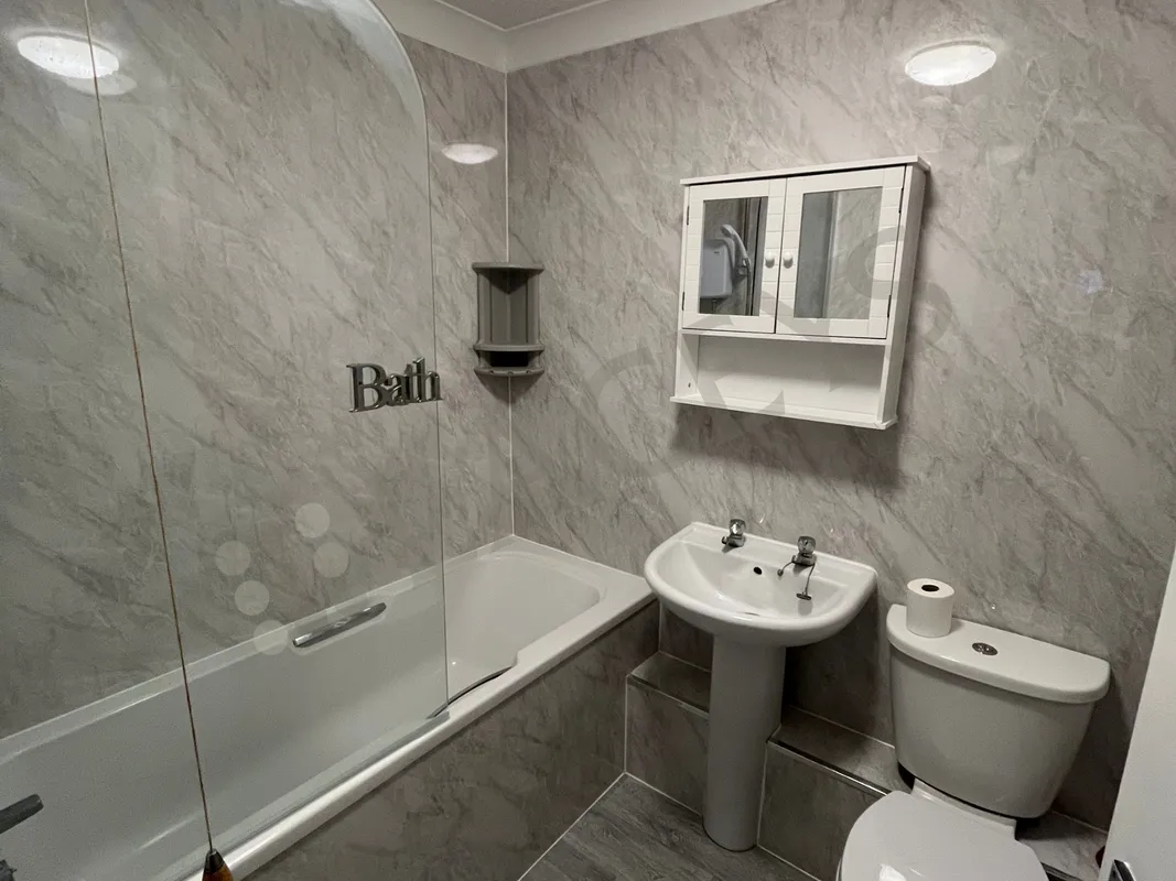 Flat Highland Court in Leeds