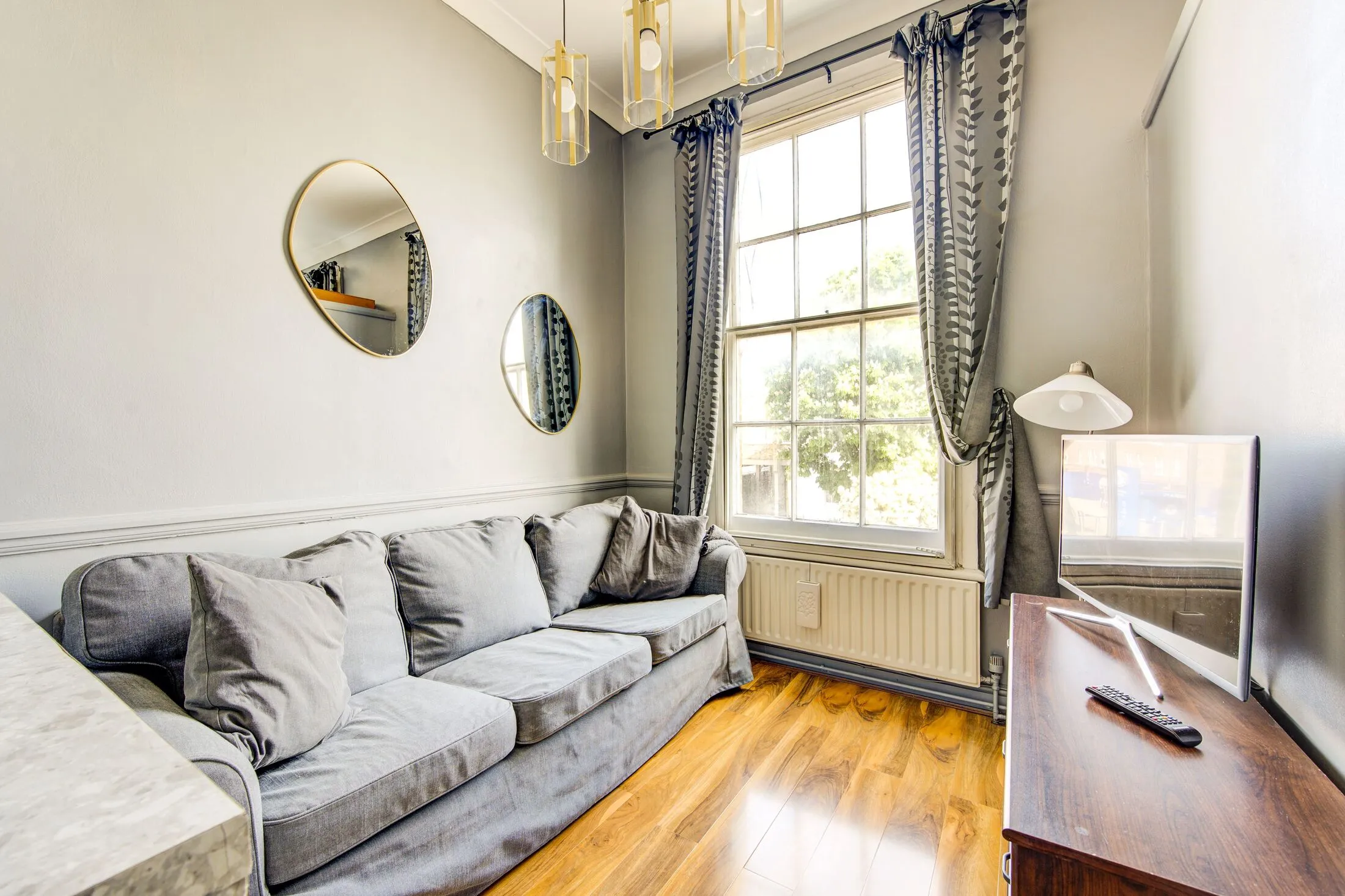 Flat Britannia Road in Greater London