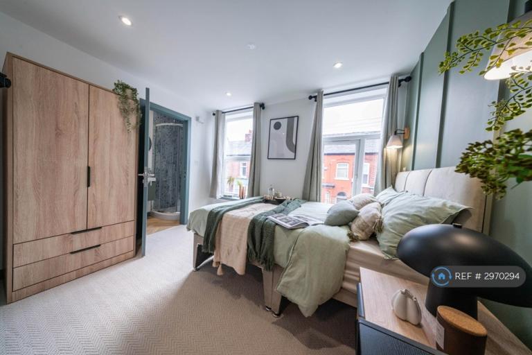 Room Brighton Avenue in Stockport