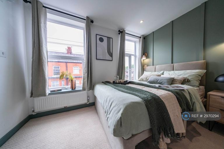Room Brighton Avenue in Stockport