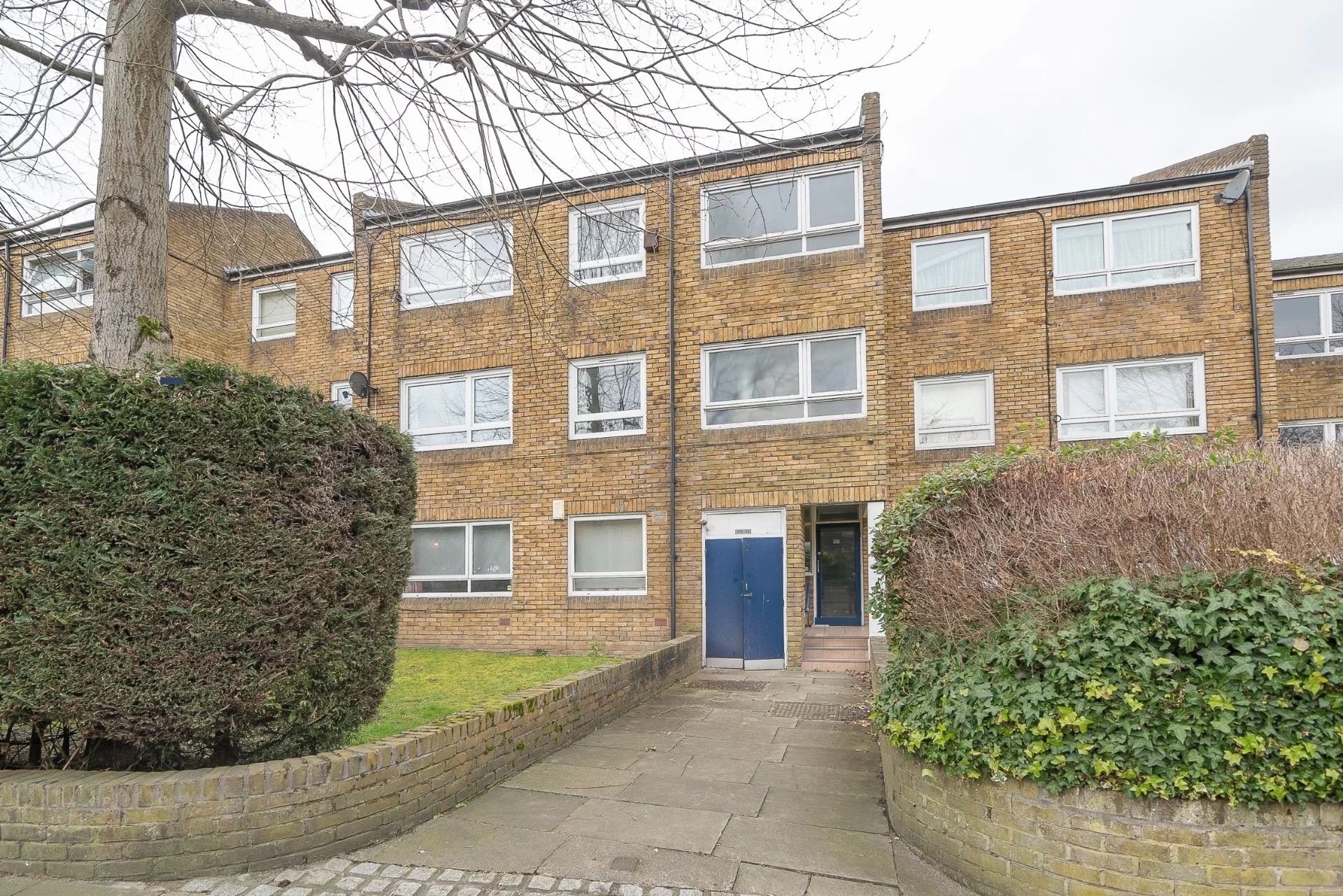 Flat Old York Road in Greater London