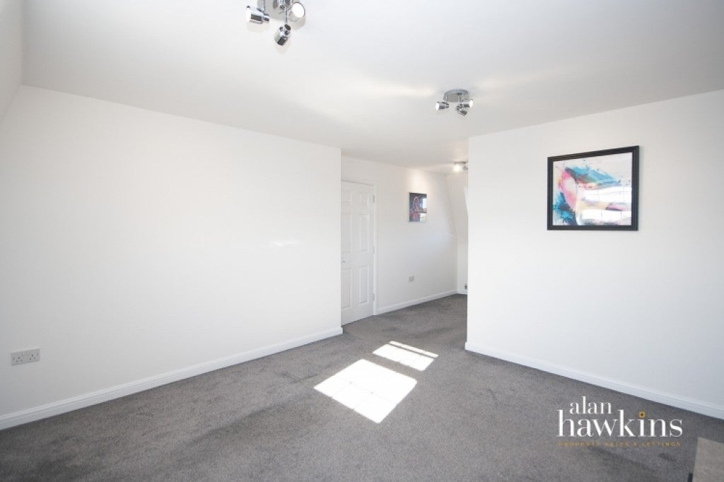 Flat Willington Road in Blunsdon St Andrew
