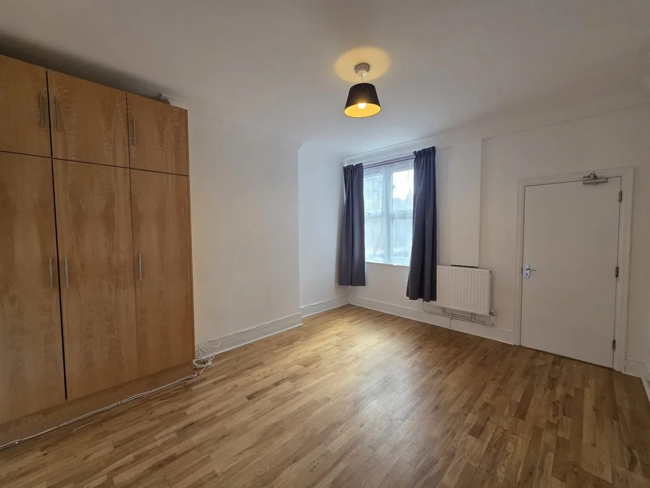 Flat Green Lane in Greater London
