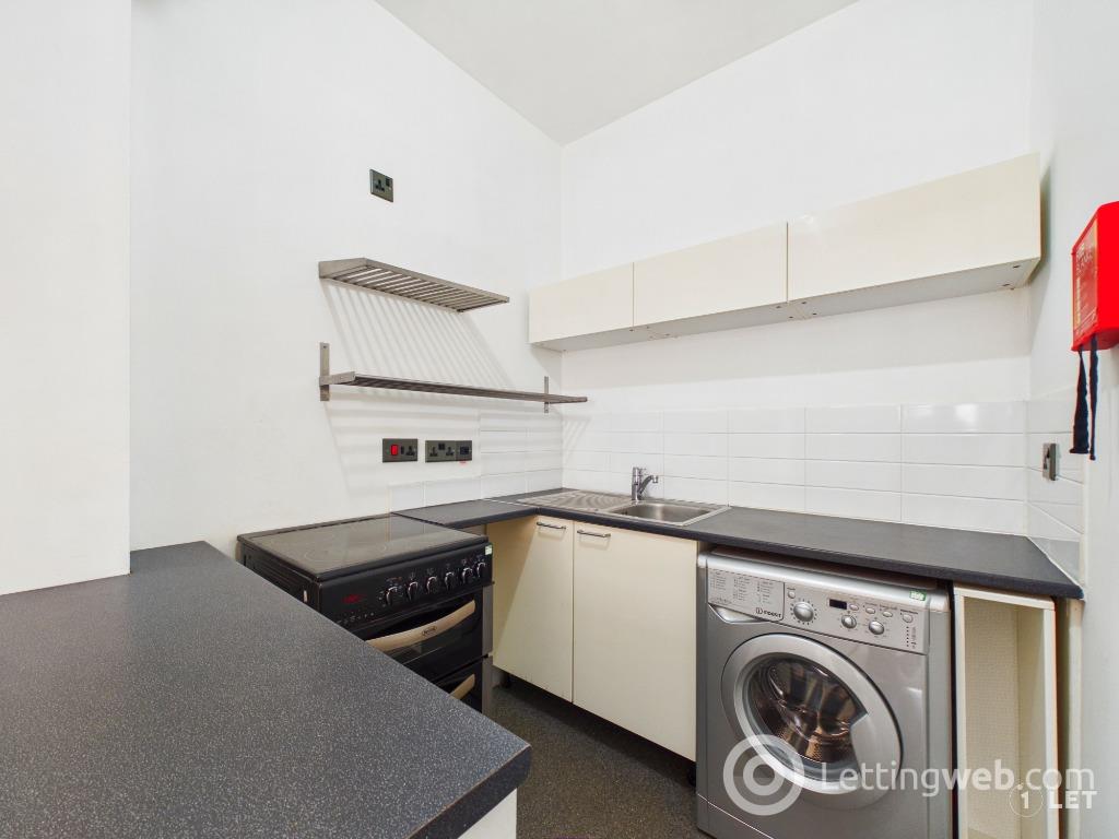 Flat Murdoch Terrace in City of Edinburgh