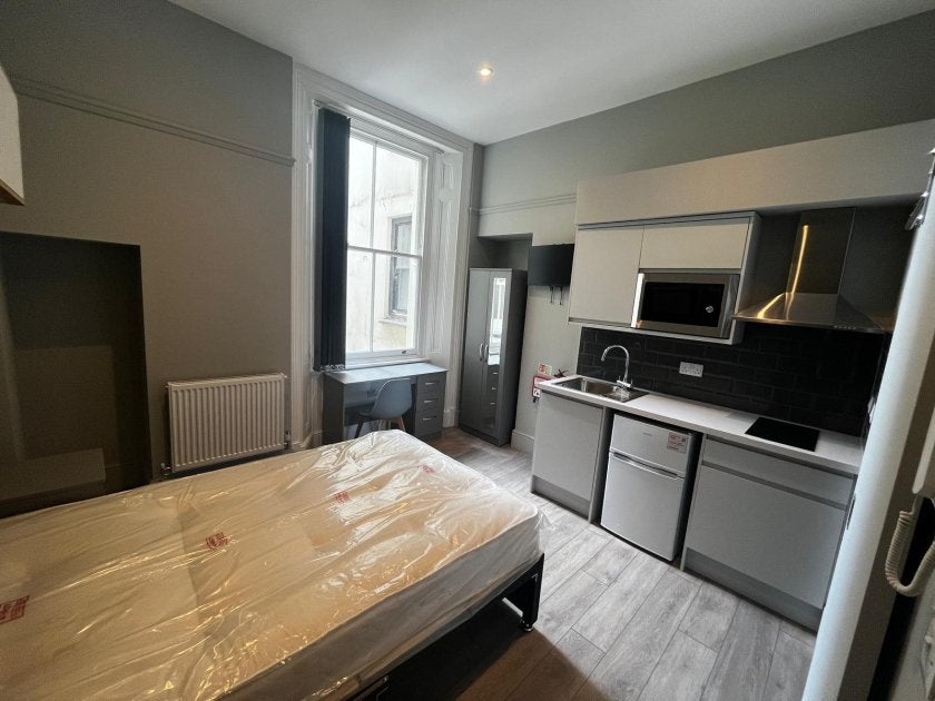 Room Walter Road in Swansea