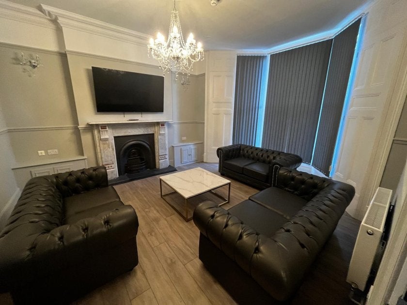 Room Walter Road in Swansea
